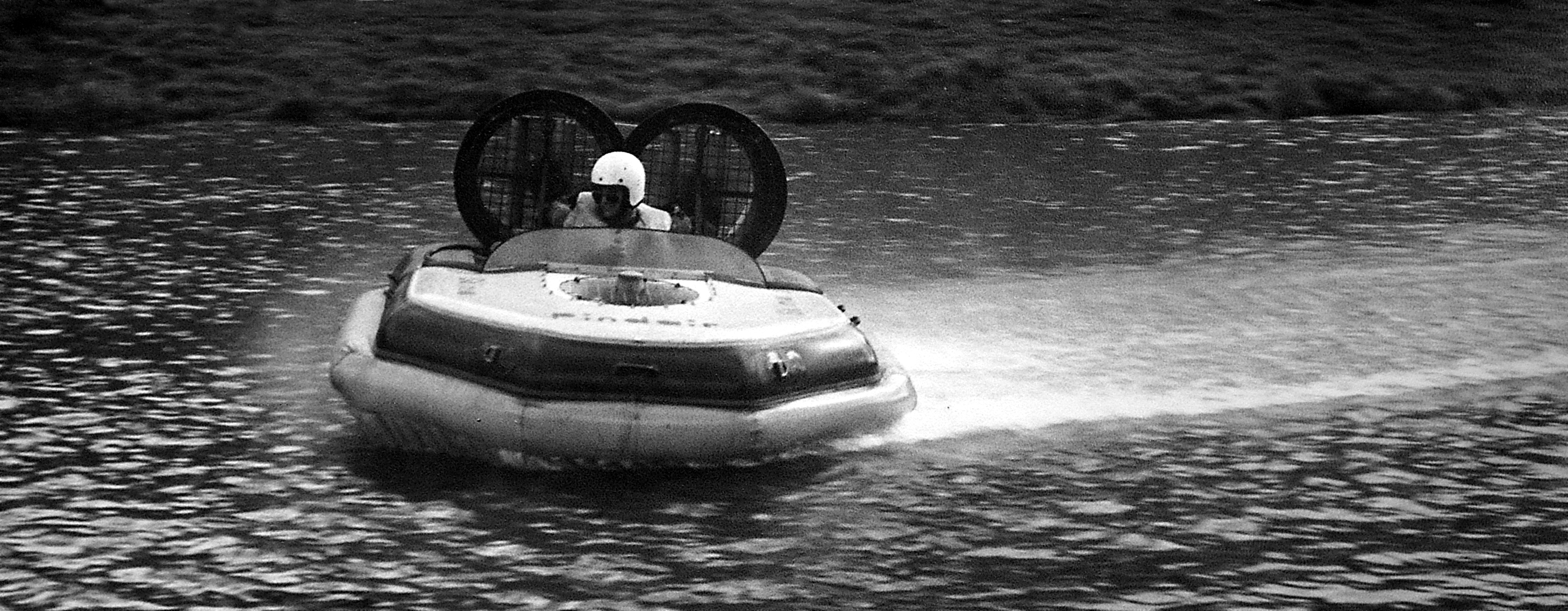 26th. September 1975 Barry Oakley in Pindair Skima hovercraft at Doddington rally